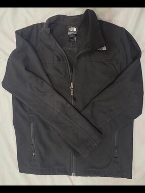 2The North Face Boy's Black Lightweight Softshell Jacket